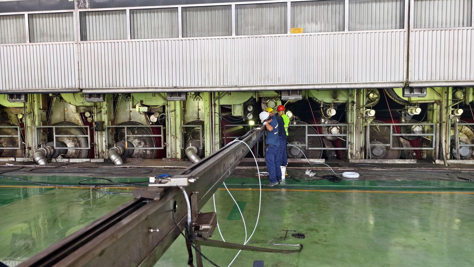 Baozt release agent spray system installed on a paper machine